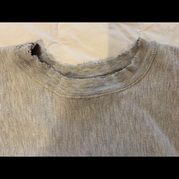 🌿CHAMPION Distressed sweatshirt. Authentic! - Picture 6 of 8